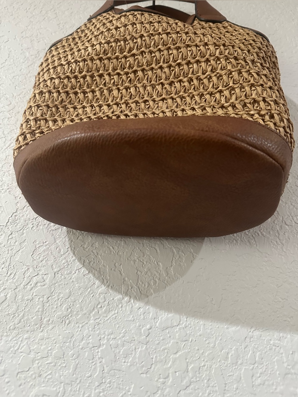 Tommy Bahama Tan and Brown Straw Bucket bag purse - Picture 4 of 9